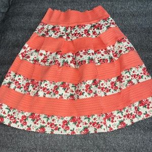 Coral, floral skirt 😍